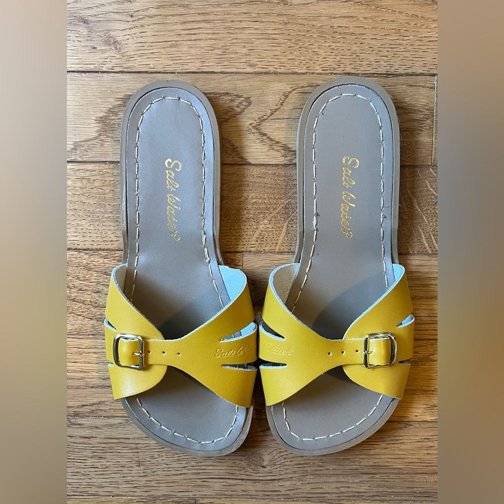 Saltwater sandals in yellow/mustard